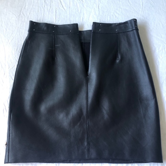 REISS "Tess" Black Leather Mini Skirt Embellished Sz US12 - Picture 4 of 10